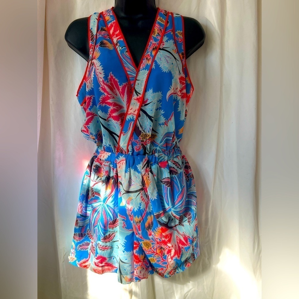 Madelyn Rae One Piece Romper Women's Sz XS V Neck Lined